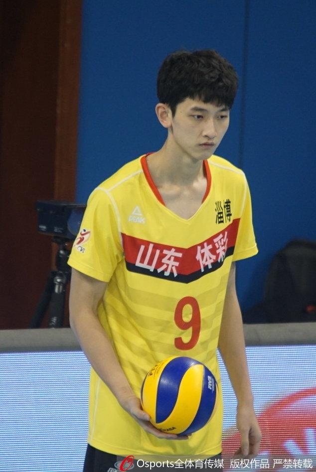 京哈动车哈尔滨5.6组:除夕夜为旅客创造快乐|火狐电竞官网(图1) 火狐电竞