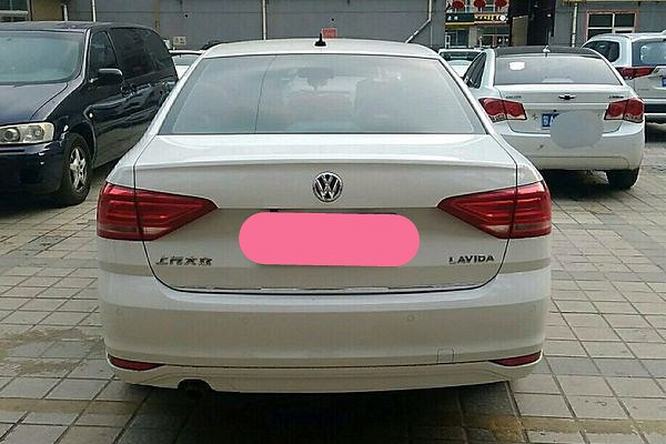 苗圃运动风街拍,书写被时光善待的人:火狐电竞(图3) 火狐电竞官网