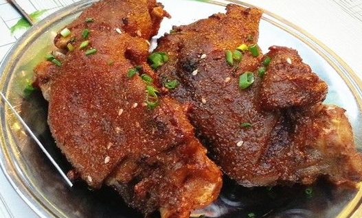 火狐电竞:许魏洲微博晒自拍 戏称“没有灵魂的的自拍机器”(图4) 火狐电竞官网