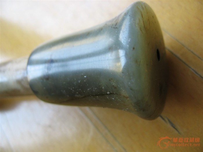 “小姨妈”邓家佳离婚了,可她当年穿过的婚纱都超美:火狐电竞(图2) 火狐电竞